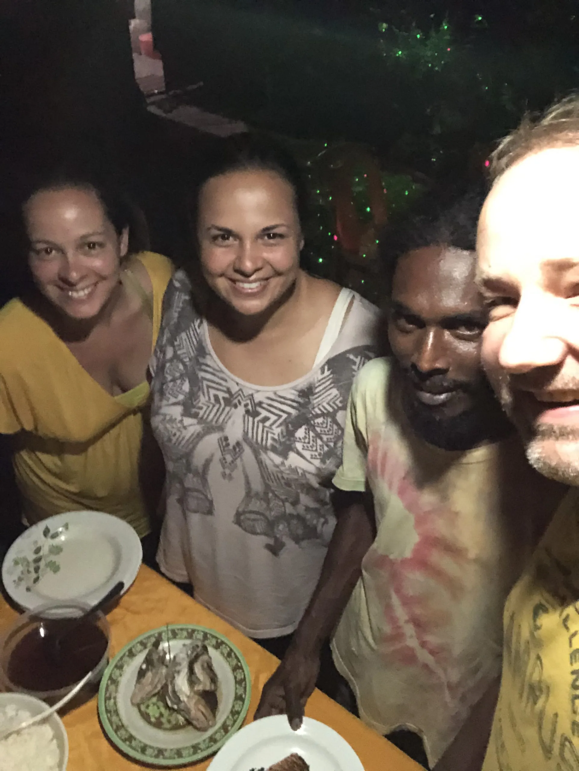 Abendessen mit der Gastfamilie, alle zusammen am Tisch