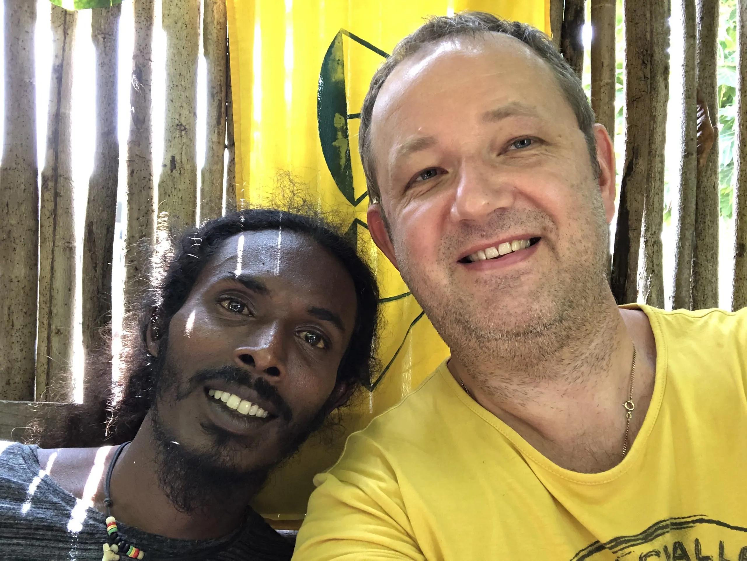 Toddy Arm in Arm mit dem maledivischen Gastgeber